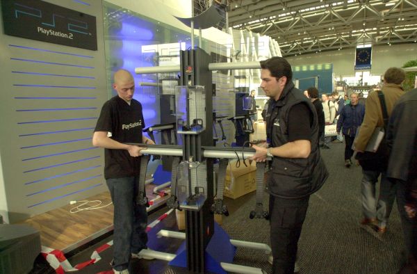 Chronik_PlayStation-Abbau-CeBIT-2002-Event-PR-by-Sony-and-PRFF (Quelle: FF)